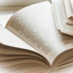 Ένα βιβλίο σε κοινή θέα: μια αδιάβαστη πρόκληση ή ένας σιωπηλός φίλος unnamed-file.jpg